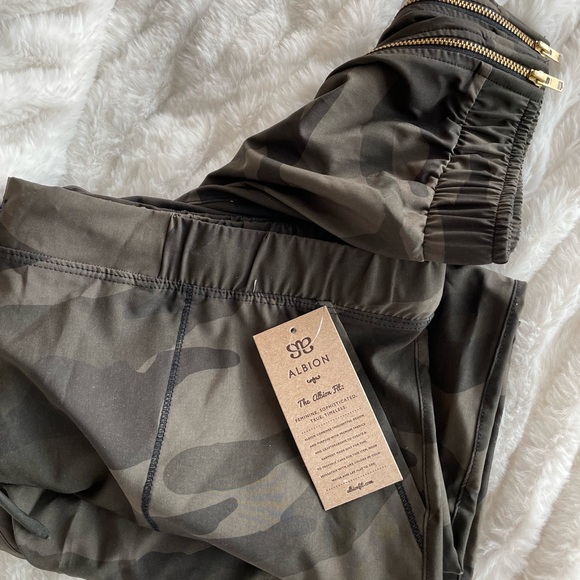 Albion Jetsetter Joggers. NWT - Picture 3 of 4